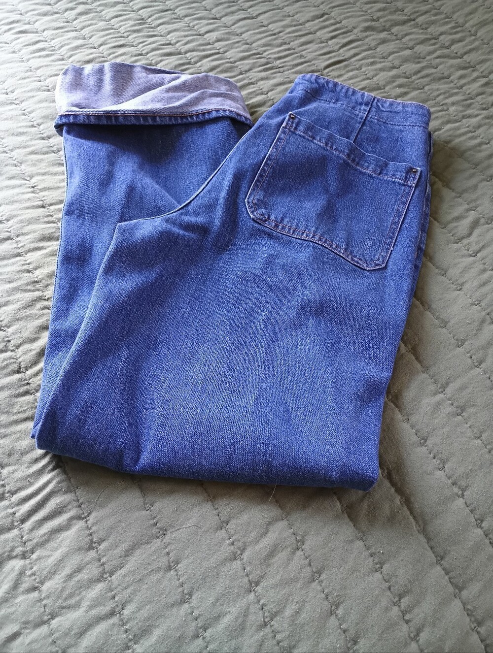 Old Navy High-Rise Women's Jeans in Mid Blue